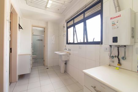 Apartamento à venda com 240m², 5 quartos e 4 vagas Apartamento à venda com 240m², 5 quartos e 4 vagasÁrea de Serviço