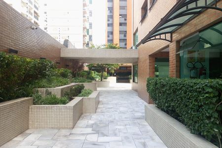 Apartamento à venda com 240m², 5 quartos e 4 vagas Apartamento à venda com 240m², 5 quartos e 4 vagasÁrea comum
