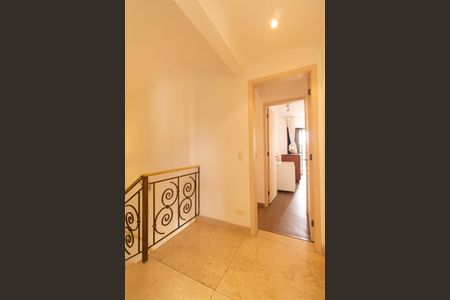 Apartamento à venda com 240m², 5 quartos e 4 vagas Apartamento à venda com 240m², 5 quartos e 4 vagasCorredor
