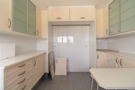 Apartamento à venda com 240m², 5 quartos e 4 vagas Apartamento à venda com 240m², 5 quartos e 4 vagasCozinha