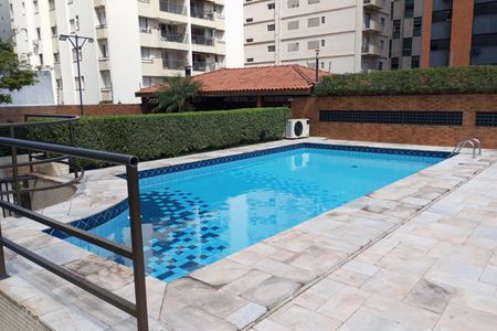 Apartamento à venda com 240m², 5 quartos e 4 vagas Apartamento à venda com 240m², 5 quartos e 4 vagasÁrea comum - Piscina