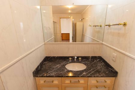 Apartamento à venda com 240m², 5 quartos e 4 vagas Apartamento à venda com 240m², 5 quartos e 4 vagasBanheiro da Suíte 1
