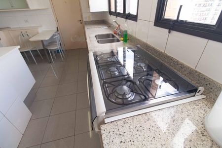 Apartamento à venda com 240m², 5 quartos e 4 vagas Apartamento à venda com 240m², 5 quartos e 4 vagasCozinha