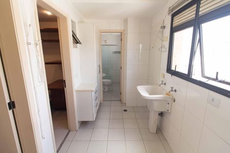 Apartamento à venda com 240m², 5 quartos e 4 vagas Apartamento à venda com 240m², 5 quartos e 4 vagasÁrea de Serviço
