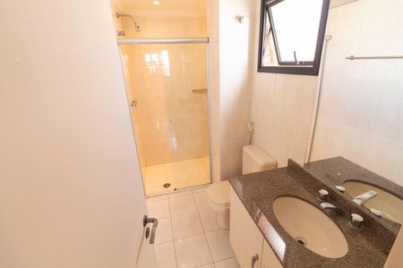 Apartamento à venda com 240m², 5 quartos e 4 vagas Apartamento à venda com 240m², 5 quartos e 4 vagasBanheiro da Suíte 2