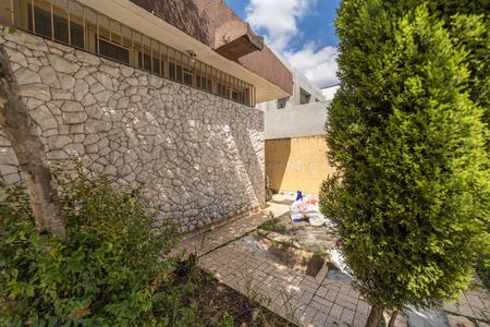 Casa para alugar com 250m², 2 quartos e 1 vagaEntrada