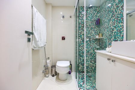 Apartamento à venda com 213m², 4 quartos e 4 vagasBanheiro da Suíte 2