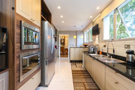 Apartamento à venda com 213m², 4 quartos e 4 vagasCozinha