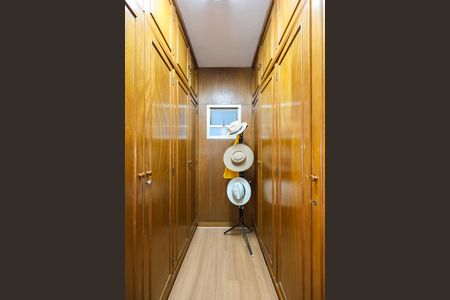 Apartamento à venda com 213m², 4 quartos e 4 vagasCloset da Suíte 1