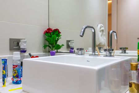 Apartamento à venda com 213m², 4 quartos e 4 vagasBanheiro