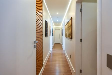 Apartamento à venda com 213m², 4 quartos e 4 vagasCorredor
