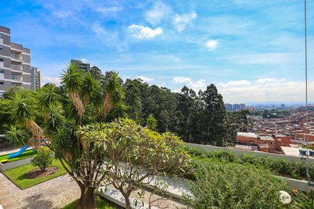 Apartamento à venda com 213m², 4 quartos e 4 vagasVista da Suíte 1