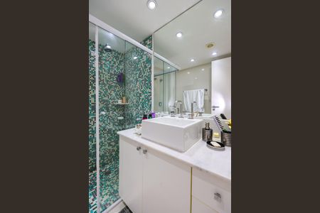 Apartamento à venda com 213m², 4 quartos e 4 vagasBanheiro da Suíte 2