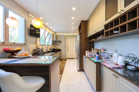 Apartamento à venda com 213m², 4 quartos e 4 vagasCozinha