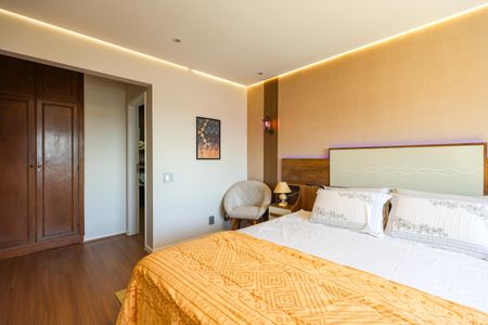 Apartamento à venda com 213m², 4 quartos e 4 vagasSuíte 1