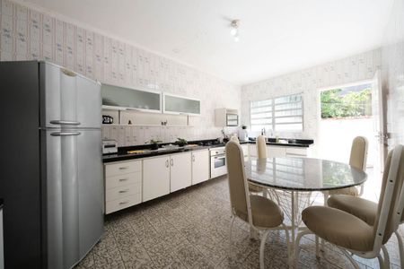 Casa para alugar com 310m², 2 quartos e 2 vagasCozinha