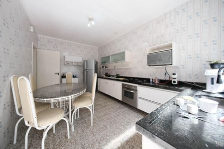 Casa para alugar com 310m², 2 quartos e 2 vagasCozinha