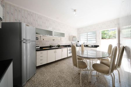 Casa para alugar com 310m², 2 quartos e 2 vagasCozinha