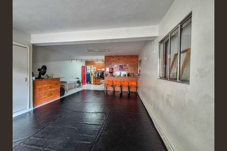 Casa para alugar com 450m², 4 quartos e 6 vagas