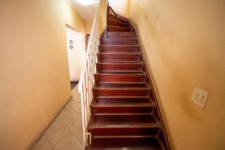 Casa à venda com 164m², 3 quartos e 2 vagasEscada Quartos