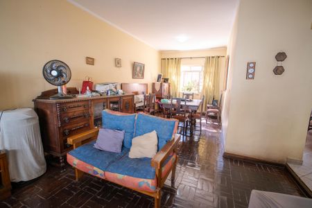 Casa à venda com 164m², 3 quartos e 2 vagasSala