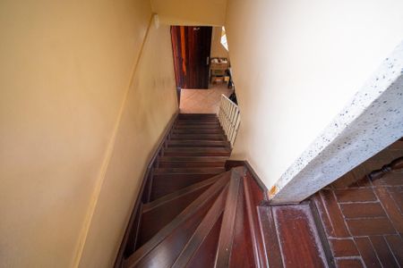 Casa à venda com 164m², 3 quartos e 2 vagasEscada Quartos