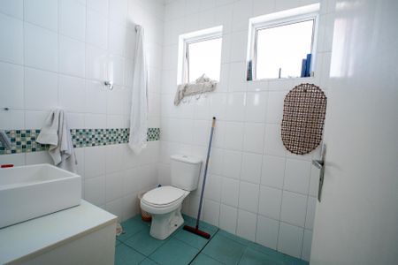 Casa à venda com 164m², 3 quartos e 2 vagasBanheiro 1