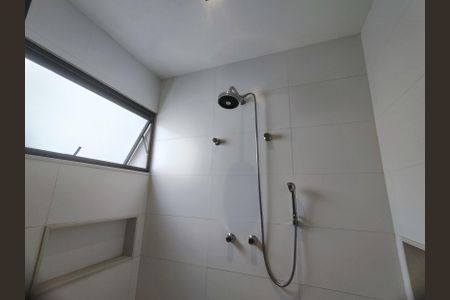 Casa de condomínio à venda com 372m², 3 quartos e 2 vagas Casa de condomínio à venda com 372m², 3 quartos e 2 vagasBanheiro da Suíte 1