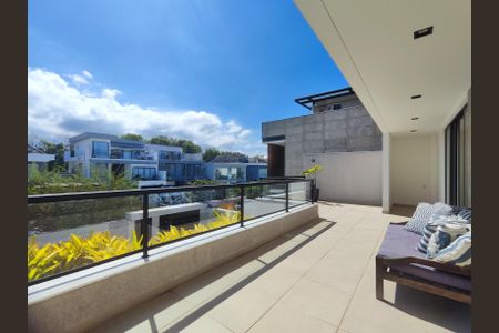 Casa de condomínio à venda com 372m², 3 quartos e 2 vagas Casa de condomínio à venda com 372m², 3 quartos e 2 vagasVaranda da Suíte 1