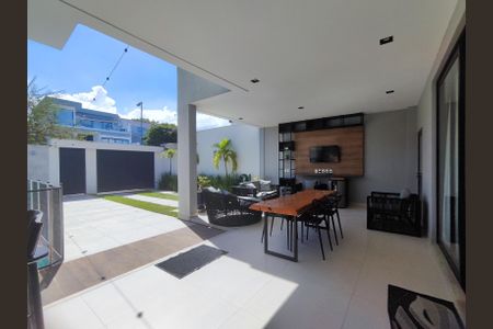 Casa de condomínio à venda com 372m², 3 quartos e 2 vagas Casa de condomínio à venda com 372m², 3 quartos e 2 vagasÁrea de Lazer