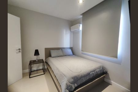 Casa de condomínio à venda com 372m², 3 quartos e 2 vagas Casa de condomínio à venda com 372m², 3 quartos e 2 vagasSuíte 3
