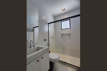 Casa de condomínio à venda com 372m², 3 quartos e 2 vagas Casa de condomínio à venda com 372m², 3 quartos e 2 vagasBanheiro da Suíte 2