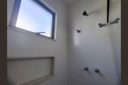 Casa de condomínio à venda com 372m², 3 quartos e 2 vagas Casa de condomínio à venda com 372m², 3 quartos e 2 vagasBanheiro da Suíte 3