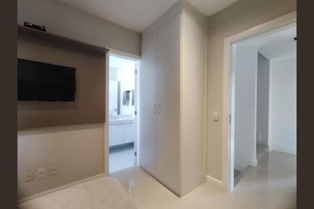 Casa de condomínio à venda com 372m², 3 quartos e 2 vagas Casa de condomínio à venda com 372m², 3 quartos e 2 vagasSuíte 3