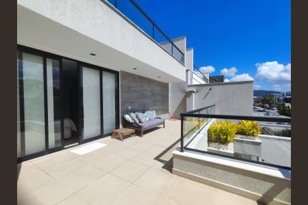 Casa de condomínio à venda com 372m², 3 quartos e 2 vagas Casa de condomínio à venda com 372m², 3 quartos e 2 vagasVaranda da Suíte 1