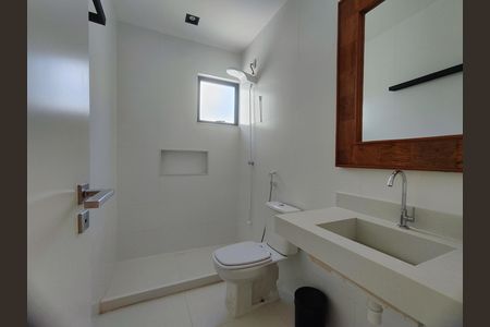 Casa de condomínio à venda com 372m², 3 quartos e 2 vagas Casa de condomínio à venda com 372m², 3 quartos e 2 vagasBanheiro da Sala Privativa