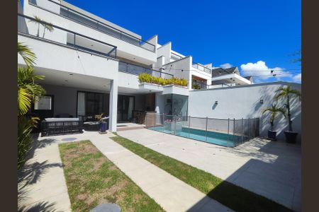 Casa de condomínio à venda com 372m², 3 quartos e 2 vagas Casa de condomínio à venda com 372m², 3 quartos e 2 vagasÁrea de Lazer
