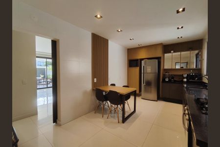 Casa de condomínio à venda com 372m², 3 quartos e 2 vagas Casa de condomínio à venda com 372m², 3 quartos e 2 vagasCozinha
