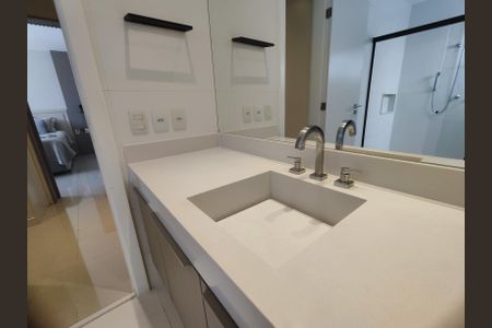 Casa de condomínio à venda com 372m², 3 quartos e 2 vagas Casa de condomínio à venda com 372m², 3 quartos e 2 vagasBanheiro da Suíte 1