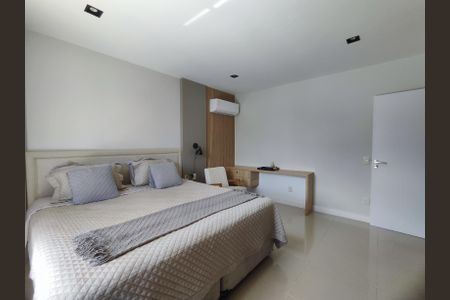 Casa de condomínio à venda com 372m², 3 quartos e 2 vagas Casa de condomínio à venda com 372m², 3 quartos e 2 vagasSuíte 1