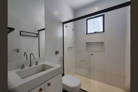 Casa de condomínio à venda com 372m², 3 quartos e 2 vagas Casa de condomínio à venda com 372m², 3 quartos e 2 vagasBanheiro da Suíte 2