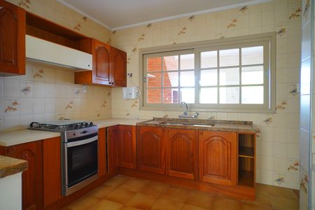 Casa à venda com 610m², 3 quartos e 2 vagasCozinha 