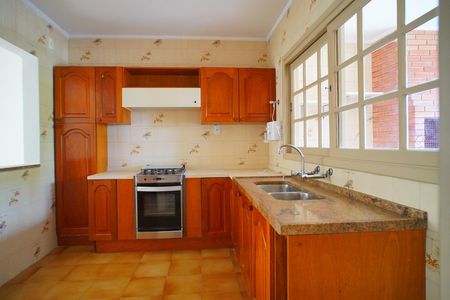 Casa à venda com 610m², 3 quartos e 2 vagasCozinha 