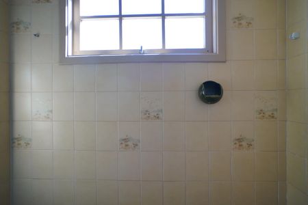 Casa à venda com 610m², 3 quartos e 2 vagasBanheiro suíte 