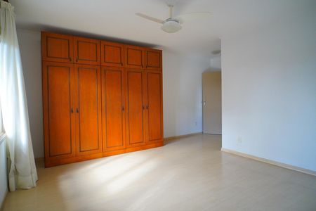 Casa à venda com 610m², 3 quartos e 2 vagasQuarto suíte 