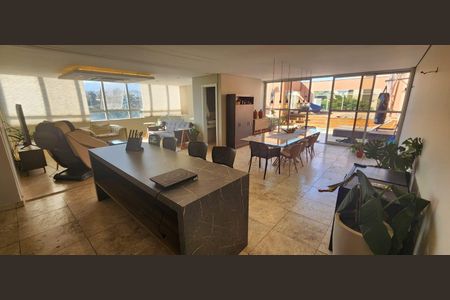 Apartamento à venda com 320m², 4 quartos e 4 vagasÁrea externa