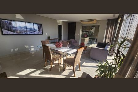 Apartamento à venda com 320m², 4 quartos e 4 vagasSala