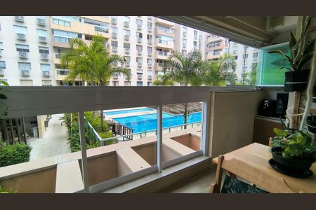 Apartamento à venda com 61m², 2 quartos e 2 vagasVaranda