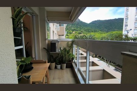 Apartamento à venda com 61m², 2 quartos e 2 vagasVaranda