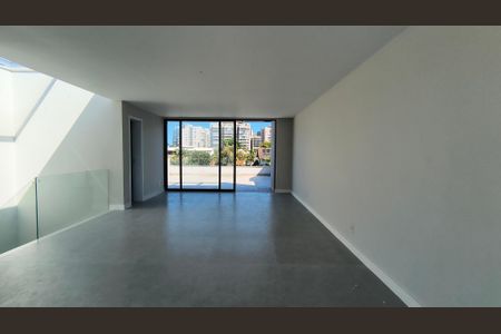 Casa de condomínio para alugar com 510m², 4 quartos e 2 vagasSótão 